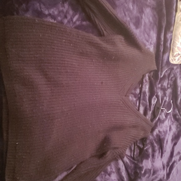 Black sweater - Picture 1 of 2